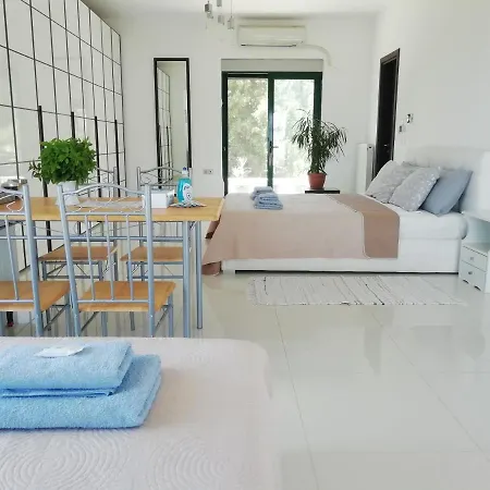 Quiet Family House In Koskinou, Rhodes Habitación en casa particular *